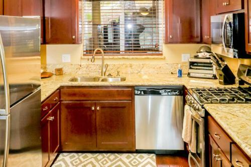Calandri Lakeview House