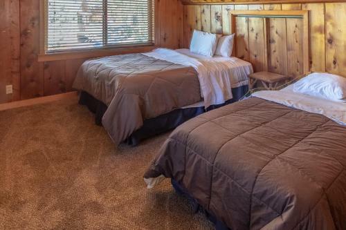 Harris Lakeview Cabin