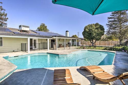 Family-friendly Bakersfield Getaway With Pool!