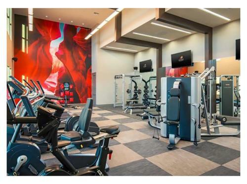 Rooftop Pool - Tpc, Shopping & Dining 2 Miles Wtih Parking - 4427