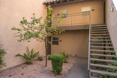 Beautiful North Scottsdale 2 Bedroom Condo