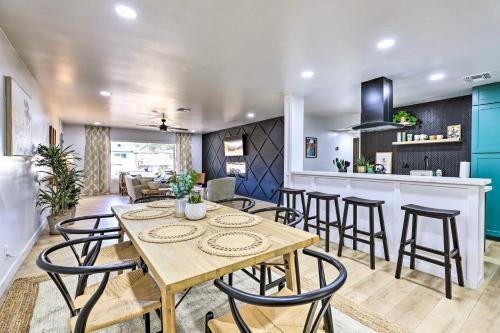 Lavish Scottsdale Oasis With Game Room Veranda!