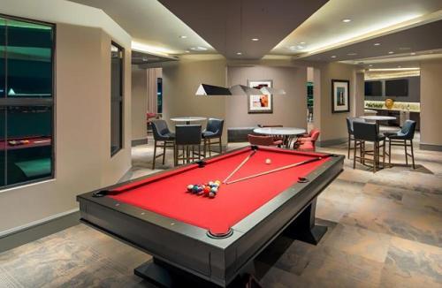Rooftop Pool - Tpc, Shopping & Dining 2 Miles Wtih Parking - 4404