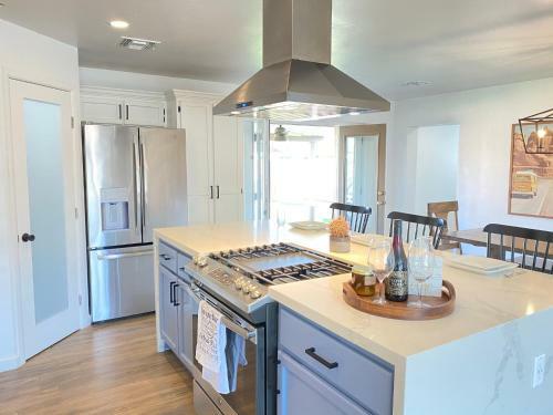 New! Old Town Scottsdale Gem! Close To Everything!