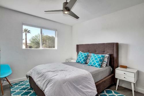 Scottsdale Mid Century Modern Wsparkling Pool