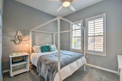 Vibrant Townhome With Balcony And Community Pool!