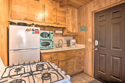 Peaceful Tiny Cabin About 3 Mi To Big Bear Lake!