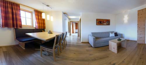 Hostal Dorfblick Fiss - Apartments & Rooms