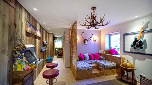 Dmg - 'funky First Floor' Unique Mountain Apartment