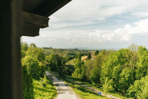 Hostal G�stezimmer & Buschenschank Mit Weingut Hack-gebell