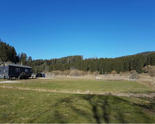 Hostal Living Legends - Tiny House Auf Den Wiesen Der Ederm�hle