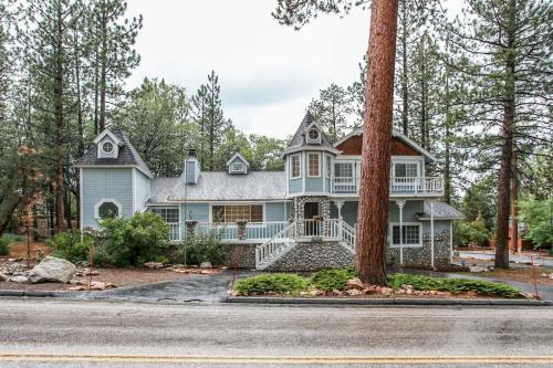Bear Castle-1854 By Big Bear Vacations