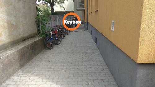 Sch�nes Und Sonniges Balkonzimmer