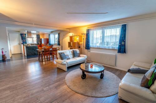 Charmantes Apartment Mit Grossem Garten .kids4free.