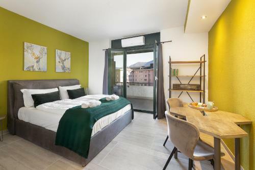 Apartamento Monolocale Con Terrazzo Vista Lago E Garage Via Cassarinetta