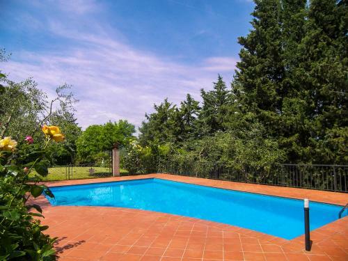 Villa Tuscany Roses