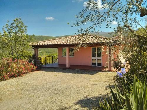Villa Tuscany Roses