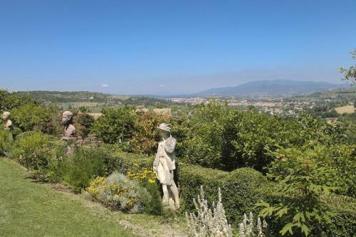 Villa Tuscany Roses
