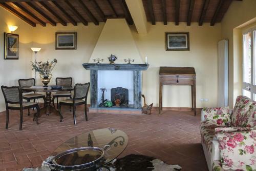 Villa Tuscany Roses