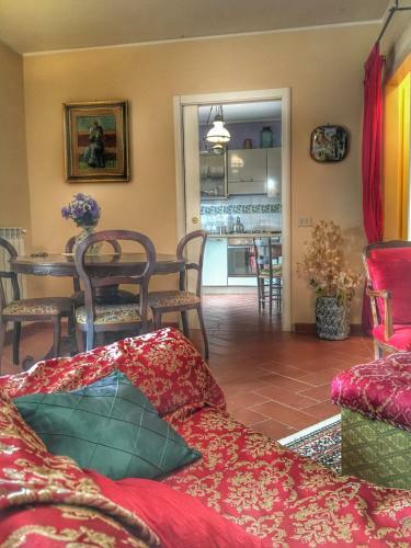 Villa Tuscany Roses