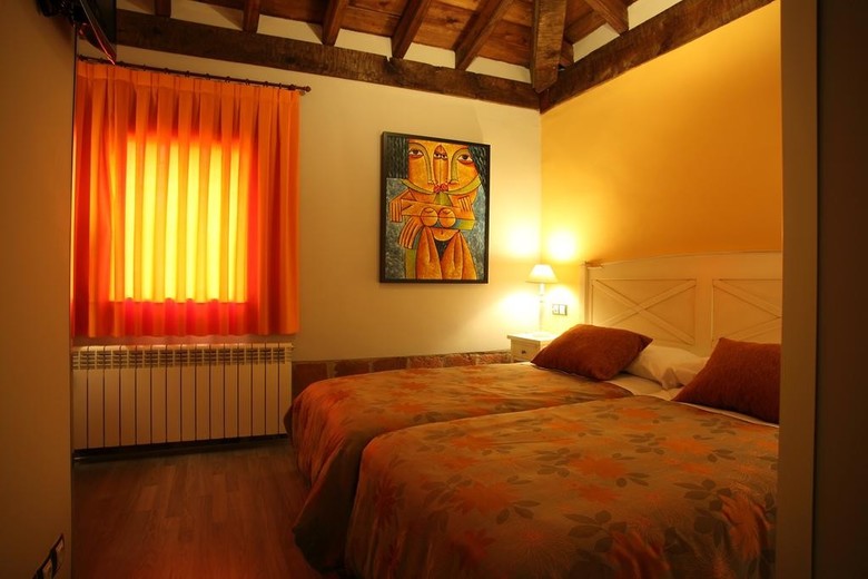 Hostal Douris Temple
