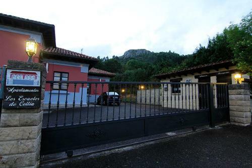 Apartamentos Rurales " Les Escueles De Coll�a"