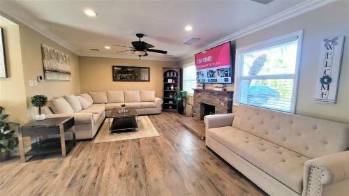 California Palm Tree Oasis - True Socal Experience
