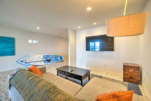 Spacious Lakeport Home With Dock And Mtn Views!