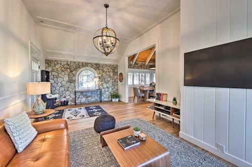 Ridgeline Retreat With Mountain Lake Views!