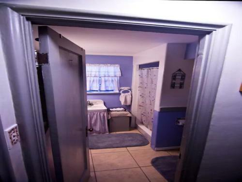 Cozy Muir Cottage - In Town - Pet Friendly