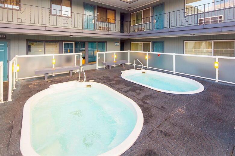 Hotel Mount Robson Inn