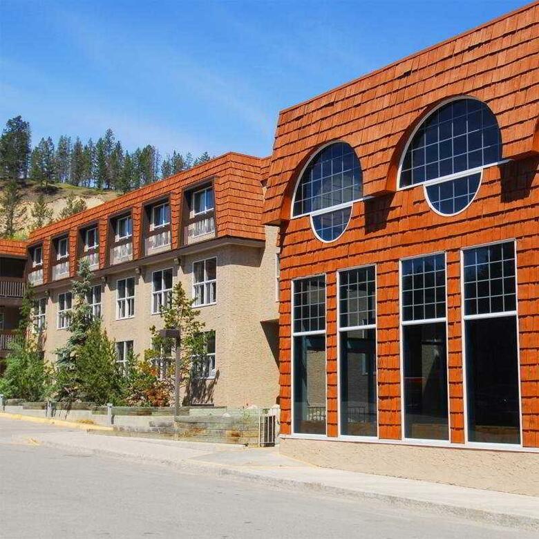 Hotel Tonquin Inn