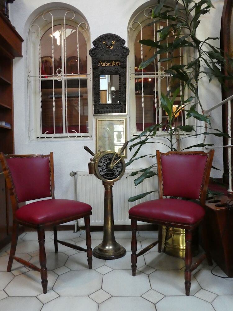 Hostal Hotel Columbus