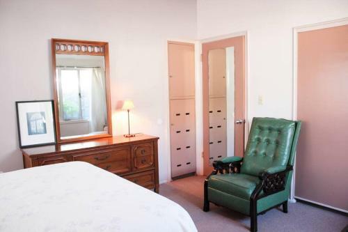 Bixby Beauty 50s Mod Long Beach
