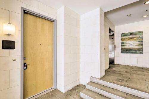 Apartamento Ideally Located Condo 1 Mi To Junipero Beach!