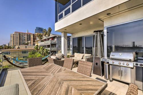 Apartamento Ideally Located Condo 1 Mi To Junipero Beach!