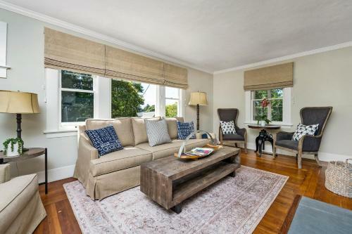 The Oxbow House - Designer 3bd/2ba Home
