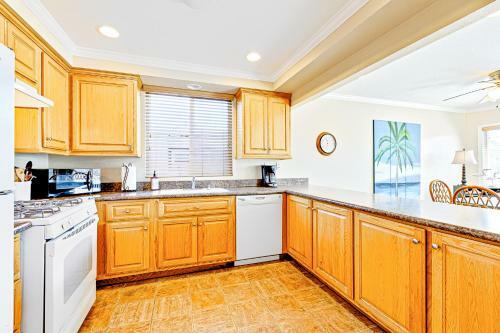 Surf And Sand Beach Paradise Upper Unit