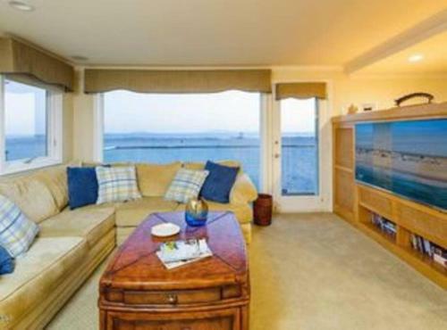 Stunning Hollywood Beach Ocean Front Home-0xnard