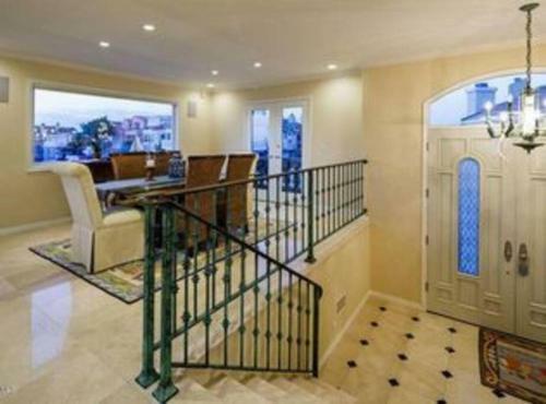 Stunning Hollywood Beach Ocean Front Home-0xnard
