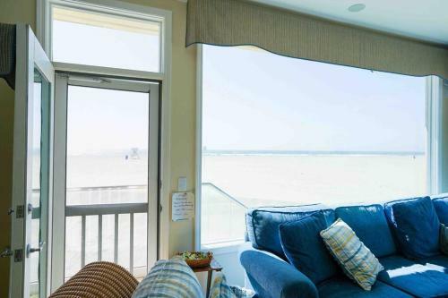 Stunning Hollywood Beach Ocean Front Home-0xnard