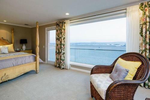 Stunning Hollywood Beach Ocean Front Home-0xnard