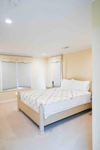 Stunning Hollywood Beach Ocean Front Home-0xnard
