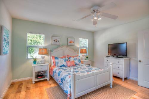 Spacious 4br, Rooftop Deck, Fire Pit, Steps To Shore