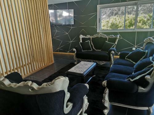 Hotel Leonchic - Guest House