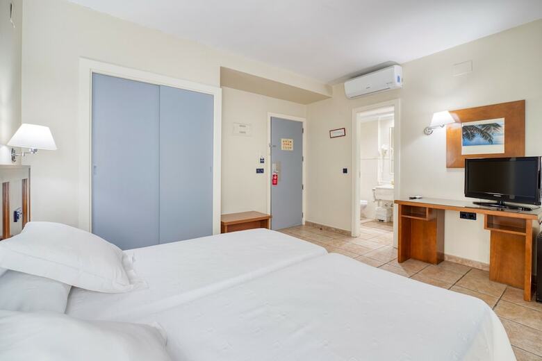 Hotel Abril