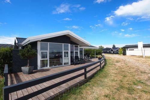 Eksklusiv Sommerhus Beliggende I Vandkanten