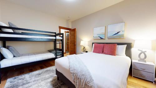 Red Slate Canyon Lodge