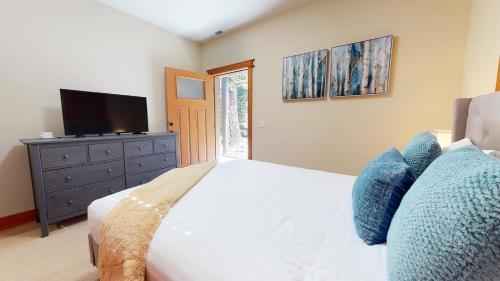 Red Slate Canyon Lodge