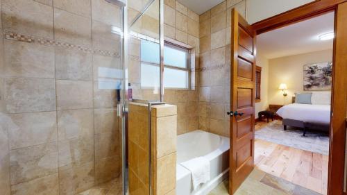 Red Slate Canyon Lodge